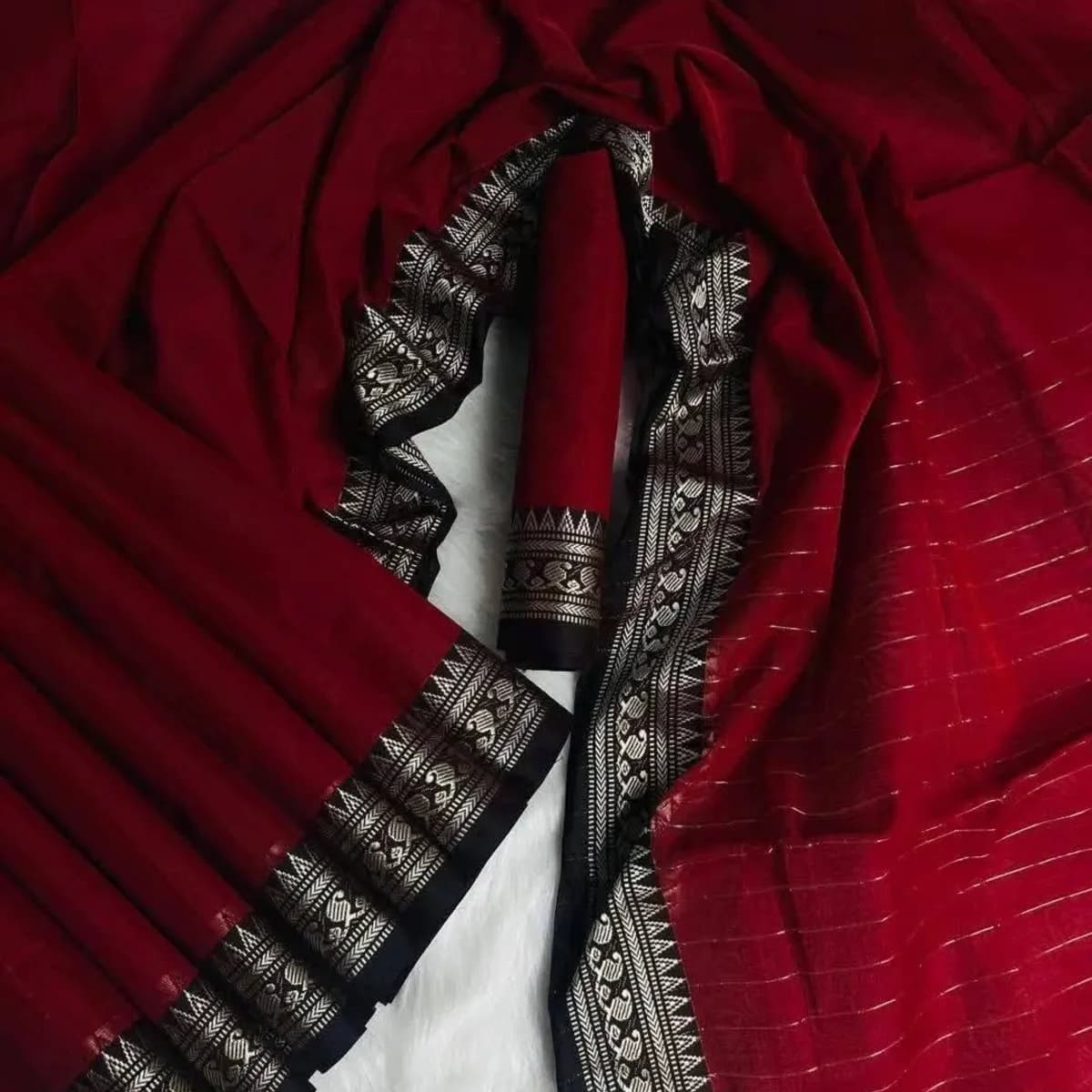 Red Elegance Saree — view 3