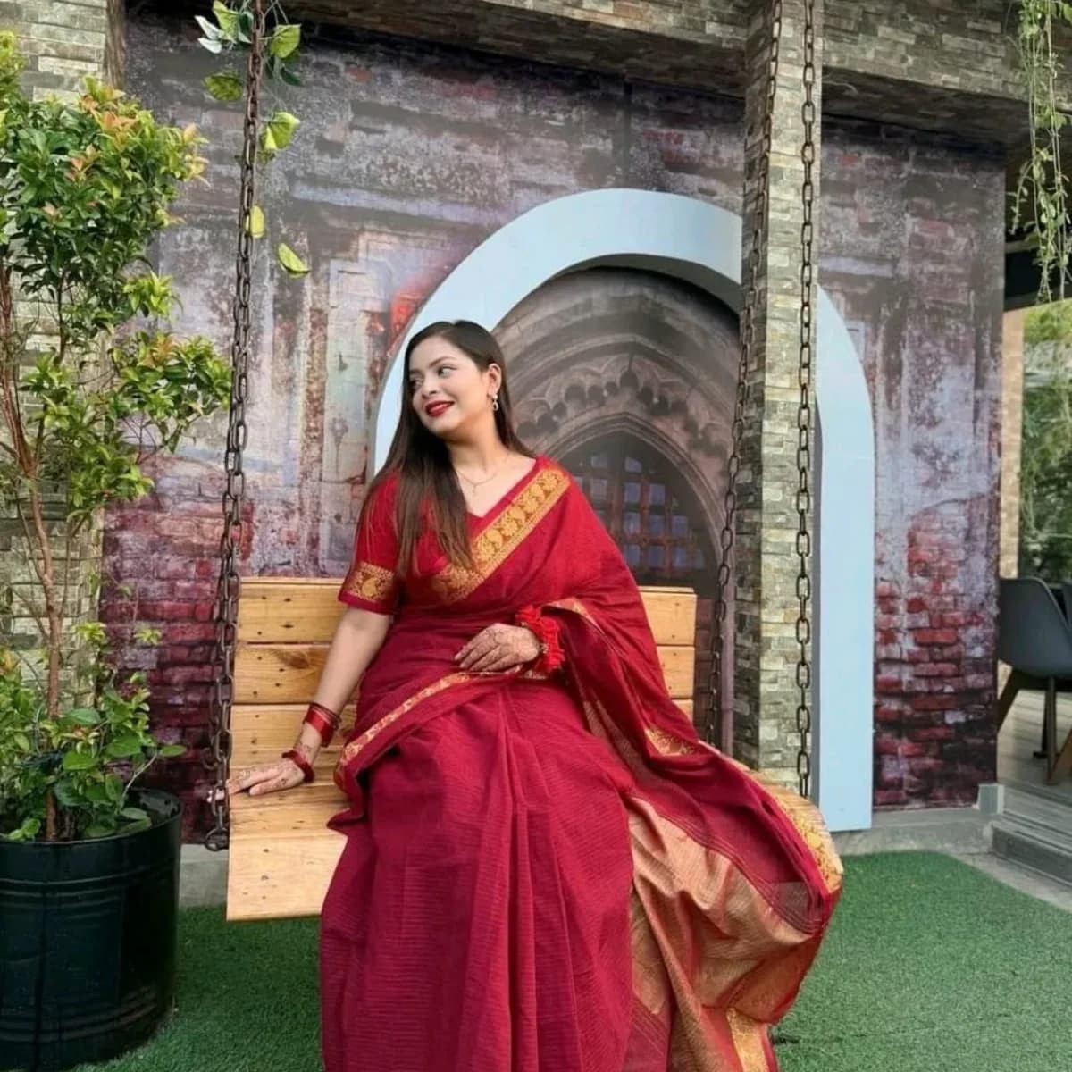 Red Elegance Saree — view 4